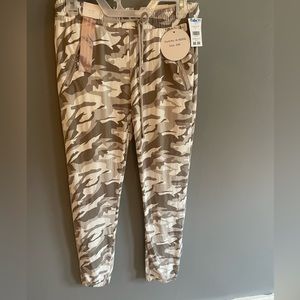 S/M Indero ultra softness jogger. brand new never worn.